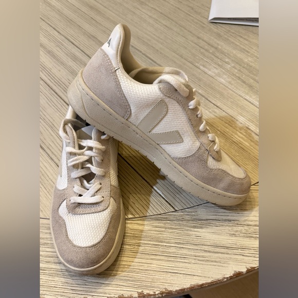 Veja V-10 B-MESH WHITE NATURAL PIERRE women’s size 7 - Picture 2 of 10